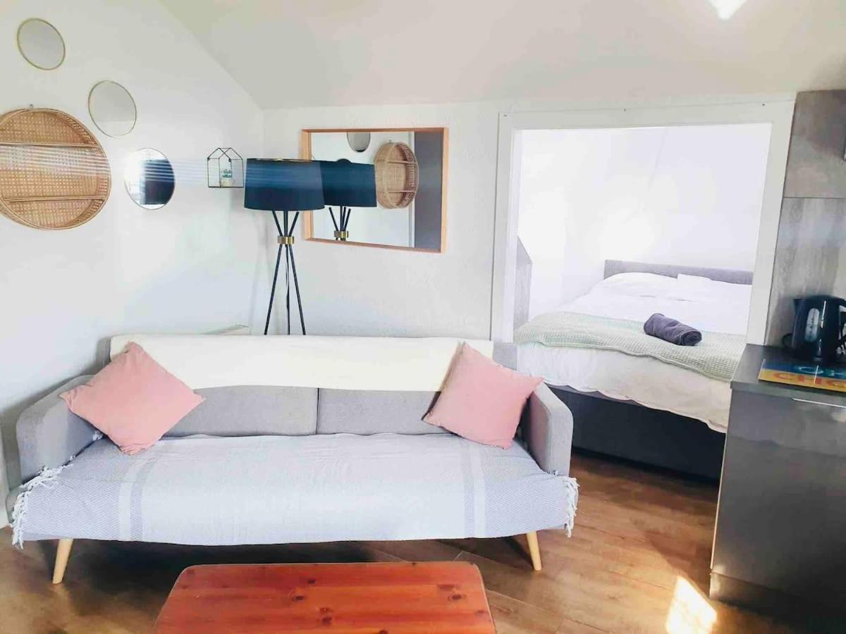 Cosy Top Floor Flat! Self Check-In & Free Parking Daire Blackpool Dış mekan fotoğraf