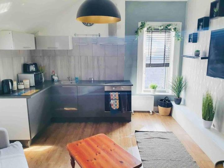 Cosy Top Floor Flat! Self Check-In & Free Parking Daire Blackpool Dış mekan fotoğraf